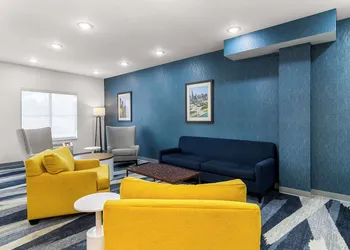 Comfort Inn & Suites near Tinley Park Amphitheater hotel thumbnail 3