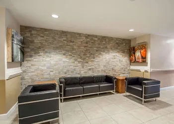 Suburban Studios Melbourne Airport hotel thumbnail 4