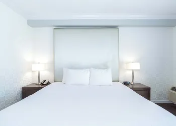 Sandman Hotel & Suites Kelowna hotel thumbnail 8