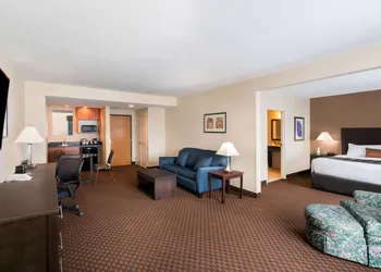 Wingate by Wyndham Lexington hotel thumbnail 5