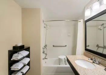 Wingate by Wyndham Lexington hotel thumbnail 8