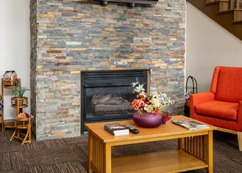 BlissPoint Inn & Suites hotel thumbnail 3