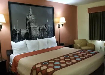 Super 8 by Wyndham Ottumwa hotel thumbnail 3