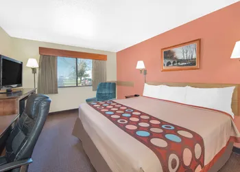Super 8 by Wyndham Ottumwa hotel thumbnail 8