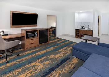La Quinta Inn & Suites by Wyndham Pharr RGV Medical Center hotel thumbnail 5