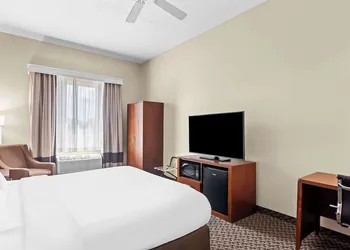 Comfort Inn & Suites Grenada hotel thumbnail 5
