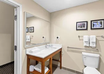 Comfort Inn & Suites Grenada hotel thumbnail 8
