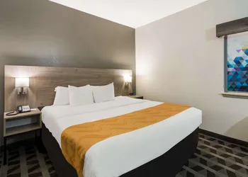 Quality Inn & Suites Waco North hotel thumbnail 3
