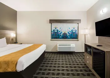 Quality Inn & Suites Waco North hotel thumbnail 5