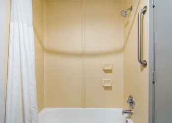 Quality Inn & Suites Waco North hotel thumbnail 7