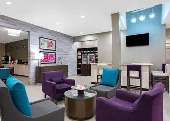 La Quinta Inn & Suites by Wyndham Pharr North McAllen hotel thumbnail 2