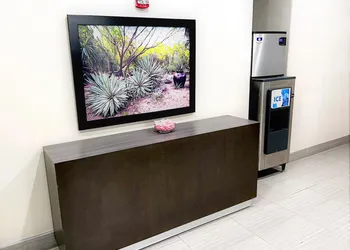 La Quinta Inn & Suites by Wyndham Pharr North McAllen hotel thumbnail 6