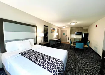 La Quinta Inn & Suites by Wyndham Pharr North McAllen hotel thumbnail 7