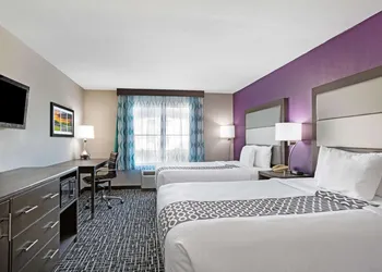 La Quinta Inn & Suites by Wyndham Pharr North McAllen hotel thumbnail 8
