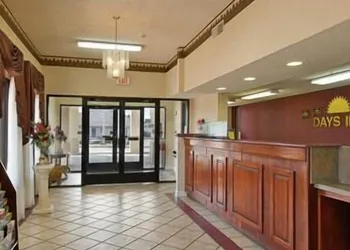 Days Inn by Wyndham Covington hotel thumbnail 2