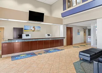 Days Inn & Suites by Wyndham Winkler hotel thumbnail 2