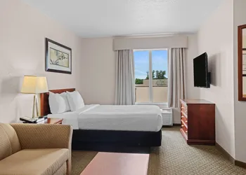 Days Inn & Suites by Wyndham Winkler hotel thumbnail 5