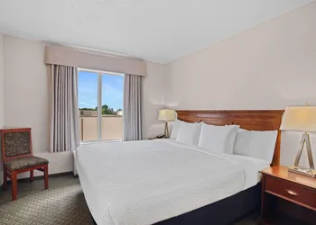 Days Inn & Suites by Wyndham Winkler hotel thumbnail 6
