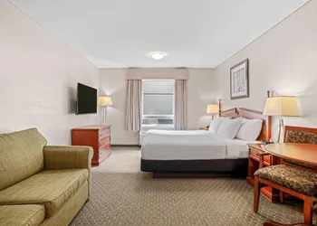 Days Inn & Suites by Wyndham Winkler hotel thumbnail 7