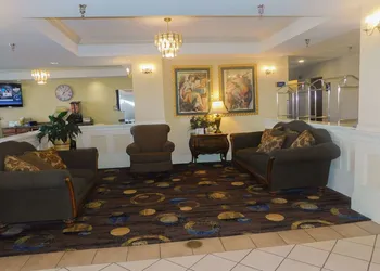 Days Inn & Suites by Wyndham Pocahontas hotel thumbnail 2