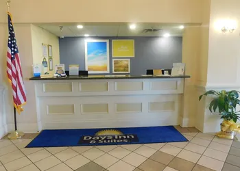 Days Inn & Suites by Wyndham Pocahontas hotel thumbnail 3