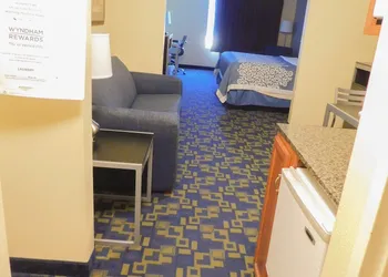 Days Inn & Suites by Wyndham Pocahontas hotel thumbnail 5