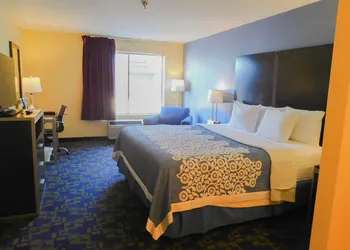 Days Inn & Suites by Wyndham Pocahontas hotel thumbnail 7
