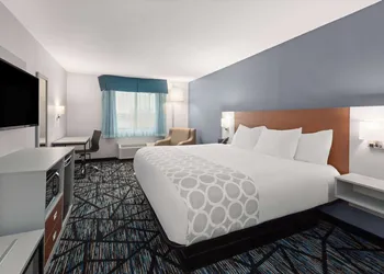Baymont by Wyndham Warrenton hotel thumbnail 5