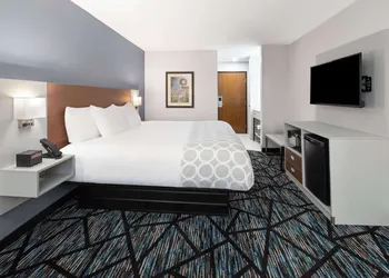 Baymont by Wyndham Warrenton hotel thumbnail 7
