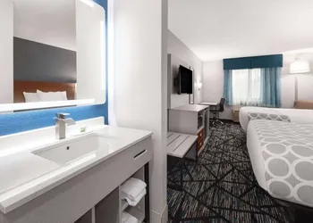 Baymont by Wyndham Warrenton hotel thumbnail 8