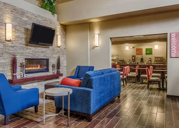 Comfort Inn & Suites Grafton - Cedarburg hotel thumbnail 2