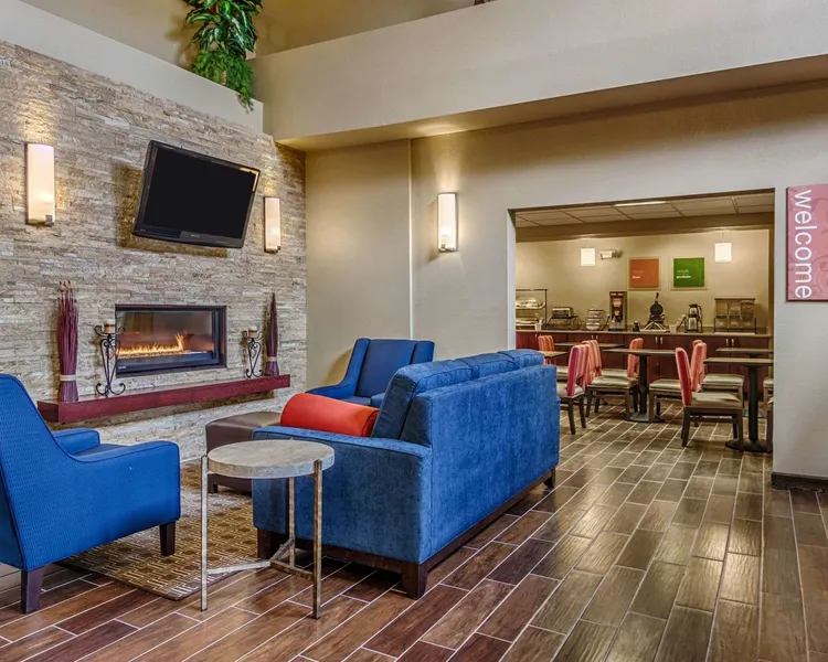 Comfort Inn & Suites Grafton - Cedarburg hotel detail image 2