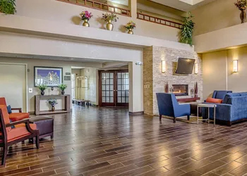 Comfort Inn & Suites Grafton - Cedarburg hotel thumbnail 4
