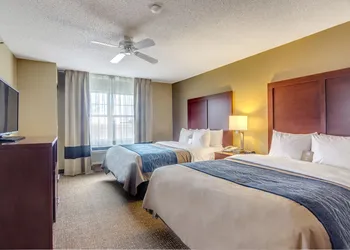 Comfort Inn & Suites Grafton - Cedarburg hotel thumbnail 7