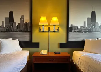 Super 8 by Wyndham Pontiac hotel thumbnail 7