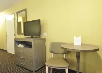 Super 8 by Wyndham Revelstoke BC hotel thumbnail 4