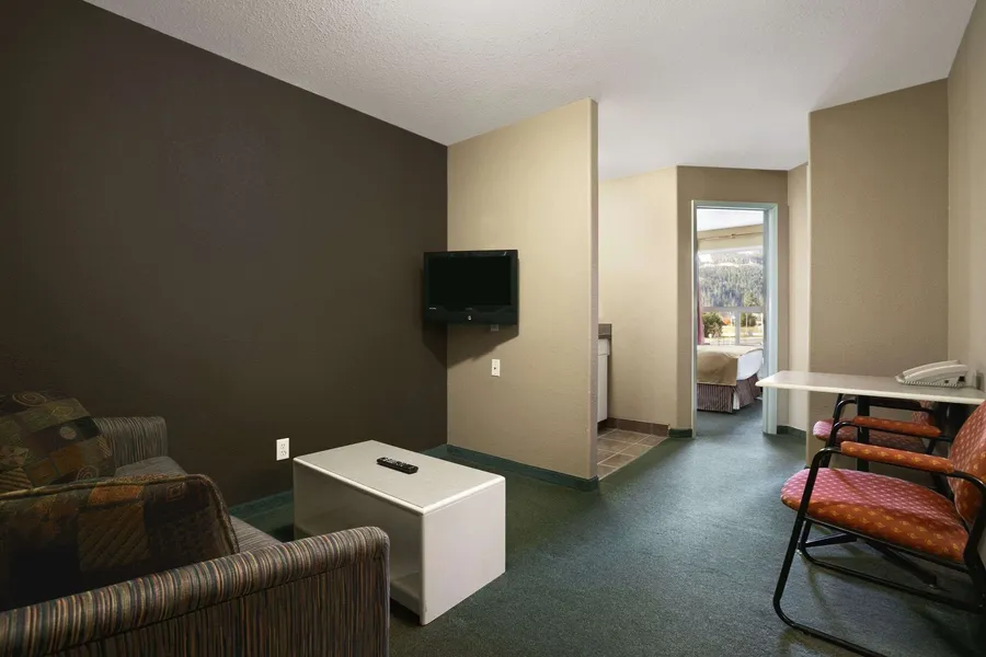Super 8 by Wyndham Revelstoke BC hotel detail image 6