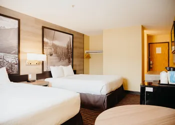 Super 8 by Wyndham Revelstoke BC hotel thumbnail 8