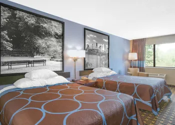 Super 8 by Wyndham Brinkley hotel thumbnail 4
