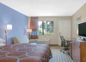 Super 8 by Wyndham Brinkley hotel thumbnail 6