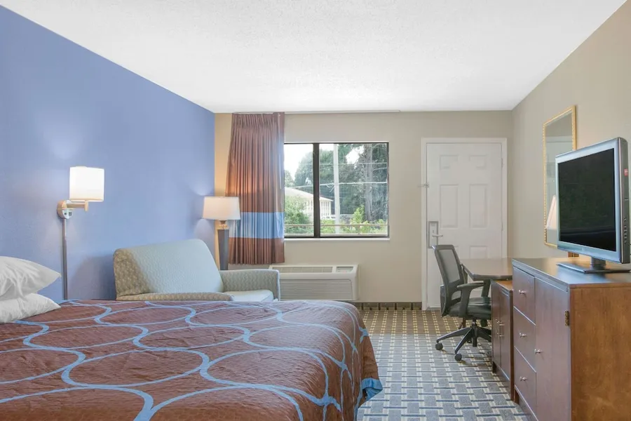 Super 8 by Wyndham Brinkley hotel detail image 6