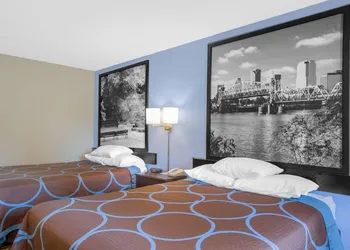 Super 8 by Wyndham Brinkley hotel thumbnail 8