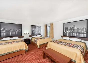 Super 8 by Wyndham Marshall hotel thumbnail 5
