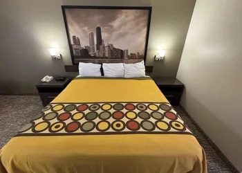 Super 8 by Wyndham Marshall hotel thumbnail 7