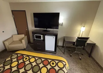 Super 8 by Wyndham Marshall hotel thumbnail 8