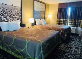 Super 8 by Wyndham Pratt hotel thumbnail 4