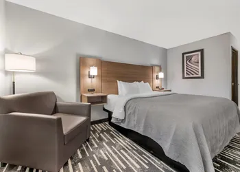 Quality Inn Chesterton near Indiana Dunes National Park I-94 hotel thumbnail 8