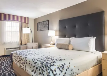 Americas Best Value Inn Alliance hotel thumbnail 7
