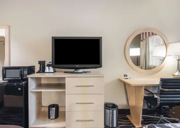Americas Best Value Inn Alliance hotel thumbnail 8
