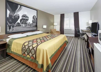 Super 8 by Wyndham Roswell hotel thumbnail 6